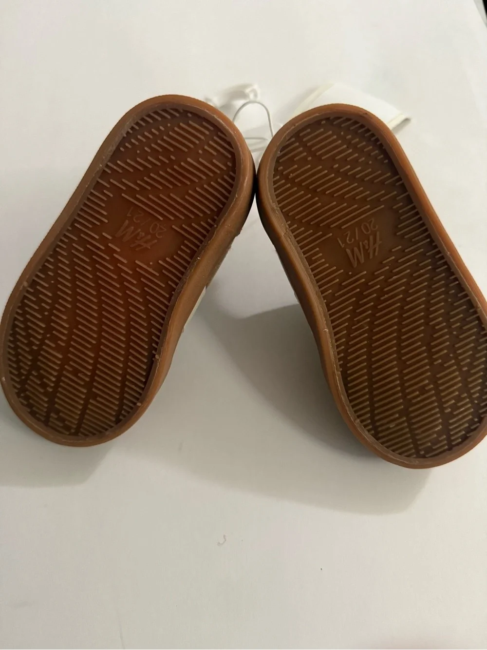 H&M Toddler Barefoot Style Sneakers Mole Cream Brown Suede Look Size 5.5